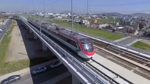 Tren Interurbano haciendo un recorrido de prueba