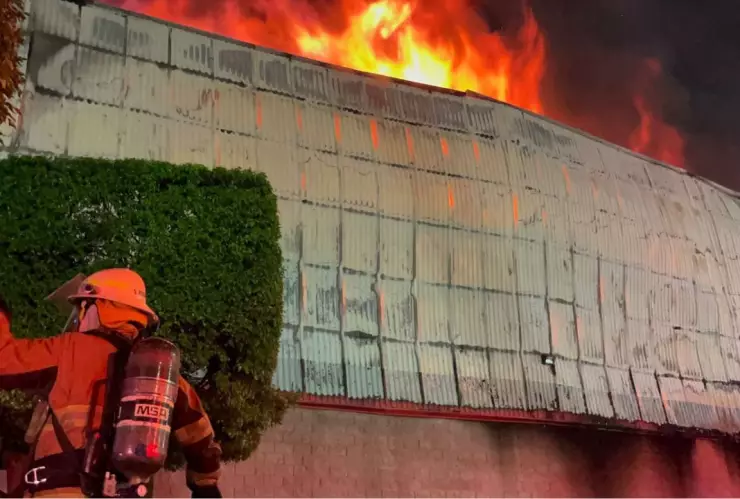¡IMÁGENES SENSIBLES! Así quedó el supermercado tras incendio en avenida Patria