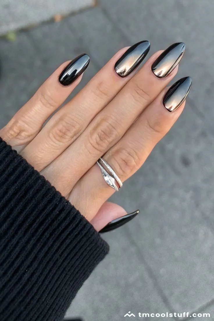 8 diseños de uñas efecto espejo para cualquier ocasión: fiesta, natación, pádel, gym