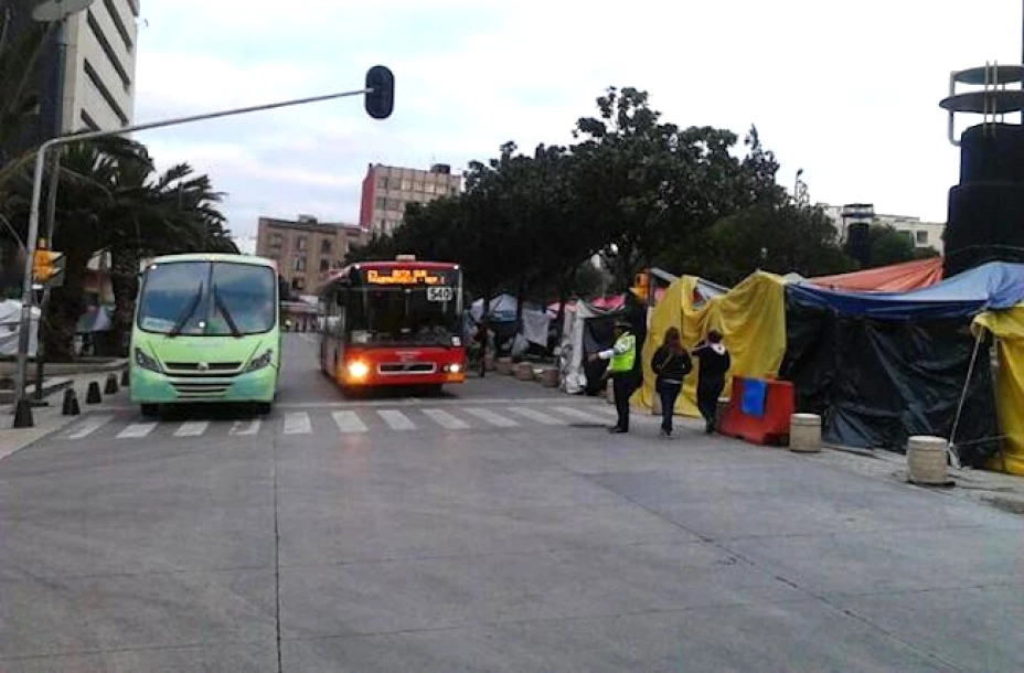 El Metrobús volvió a circular por el perímetro del Monumento a la Revolución