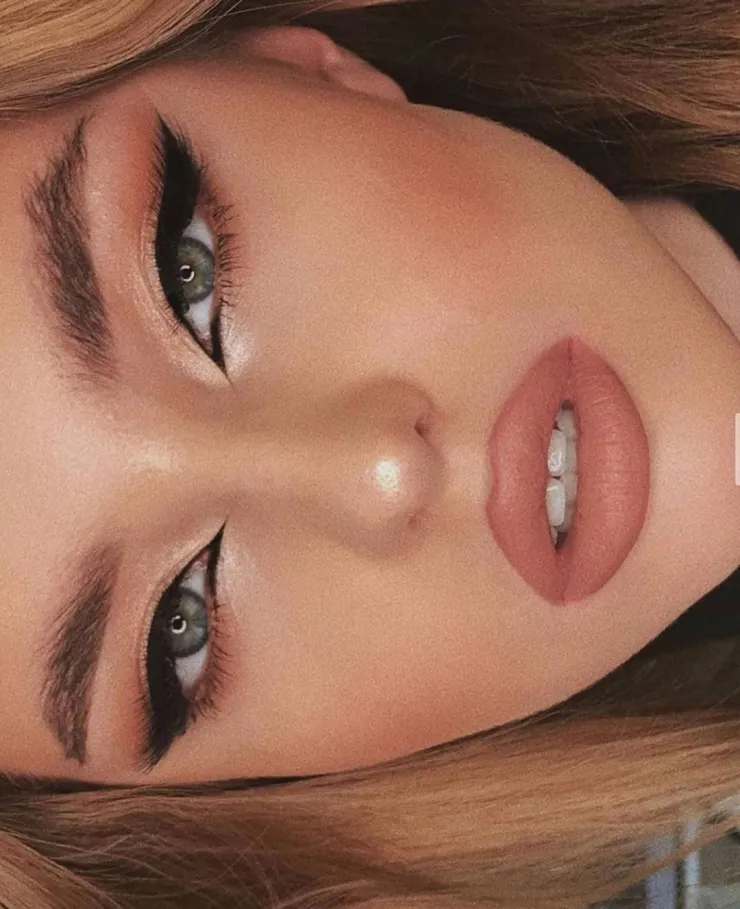 Ojos con efecto foxy eye