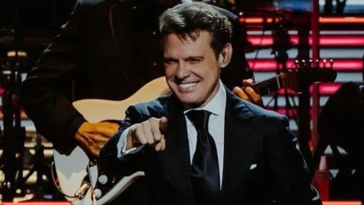 Mujer que celebraba su cumpleaños se encuentra con Luis Miguel y este la rechaza