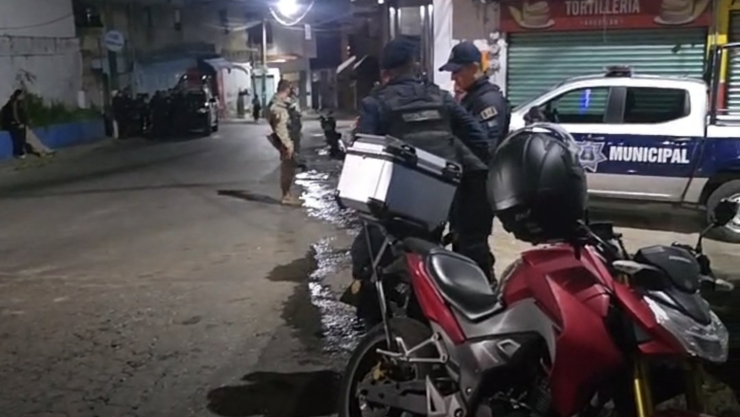 Asesinan a un hombre dentro de su casa en Lomas de Ahuatlán.