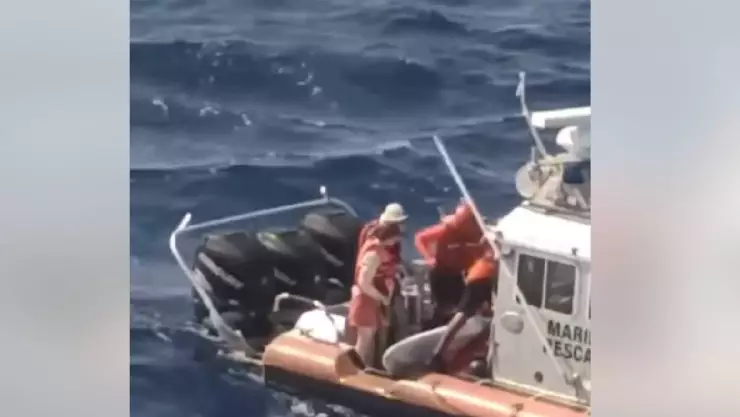 Rescatan a dos personas a bordo de un Kayak en Tulum.jpg