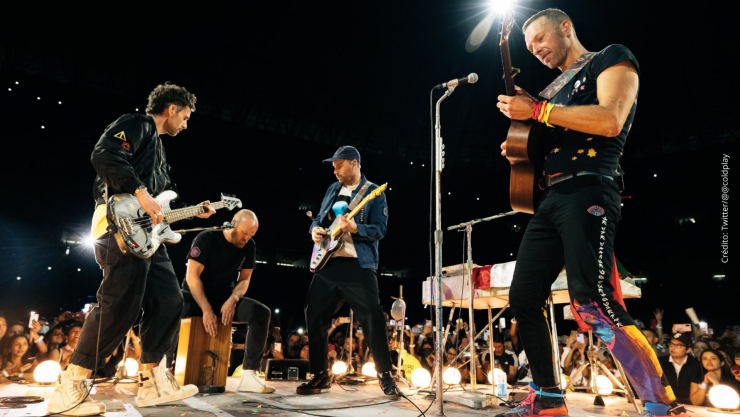 video-se-ahoga-pizza-concierto-colplay-mexico-azteca-uno