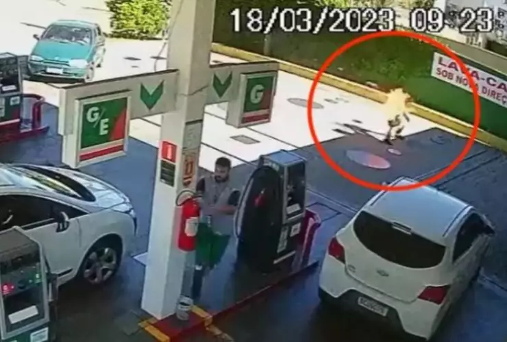 FUERTE VIDEO Despachador de gasolina le prende fuego a un cliente