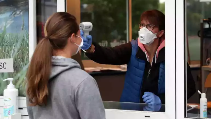 Uso de gel antibacterial y toma de temperatura ya no serán obligatorios en CDMX