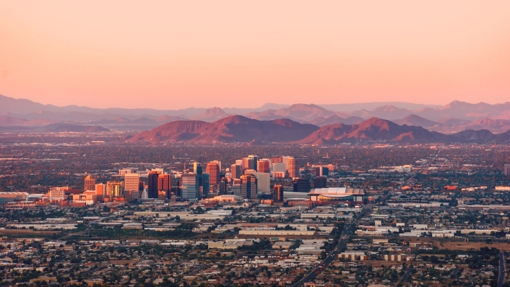 De qué lugares provienen las personas que se mudan a Arizona