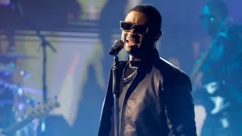 Usher en el medio tiempo del Super Bowl 2024