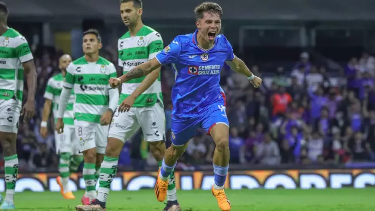 Rodrigo Huescas celebra gol ante Santos