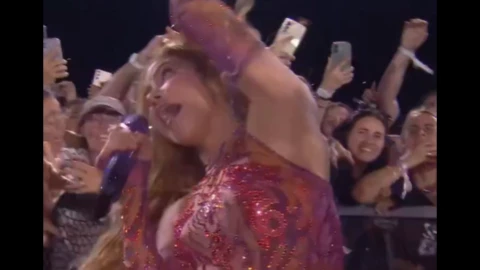 _ Fan le jala el cabello a Shakira en concierto de Uruguay, video viral.png