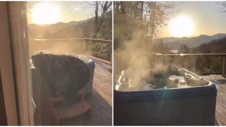 graban a un oso dándose un baño en un jacuzzi