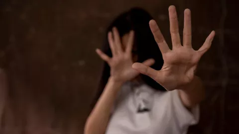 Mujer denuncia ser víctima de violencia familiar
