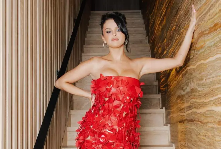 Selena Gómez confirma su relación con Benny Blanco