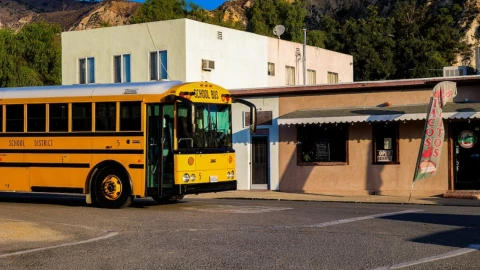 muere menor autobús escolar