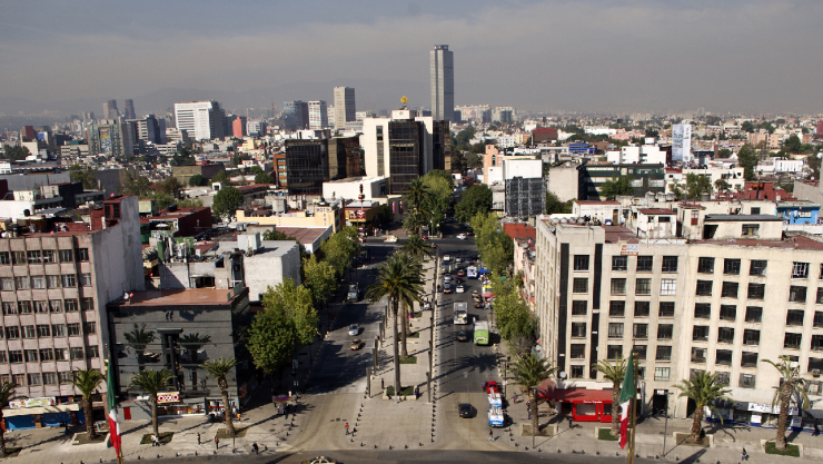 Un hombre cayó de un edificio en la alcaldía Benito Juárez, CDMX, tras intentar escalarlo.