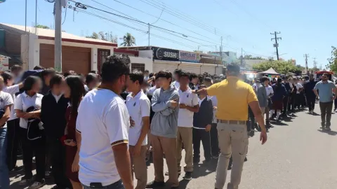 Reportan fuga de gas en secundaria de Culiacán