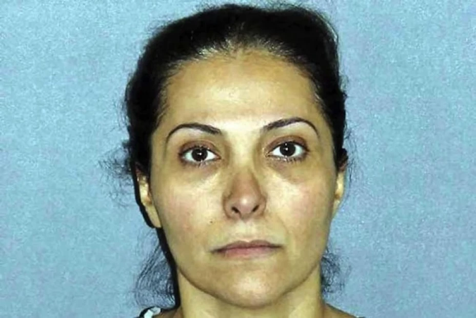 Alayban usa un grillete electrónico que no le permite salir del condado sin ninguna autorización