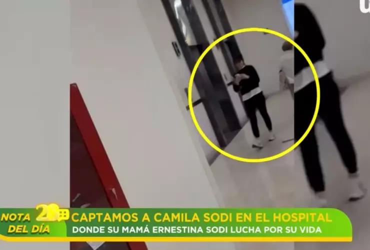 Camila Sodi no se separa del hospital mientras su mamá Ernestina Sodi lucha por su vida.jpg