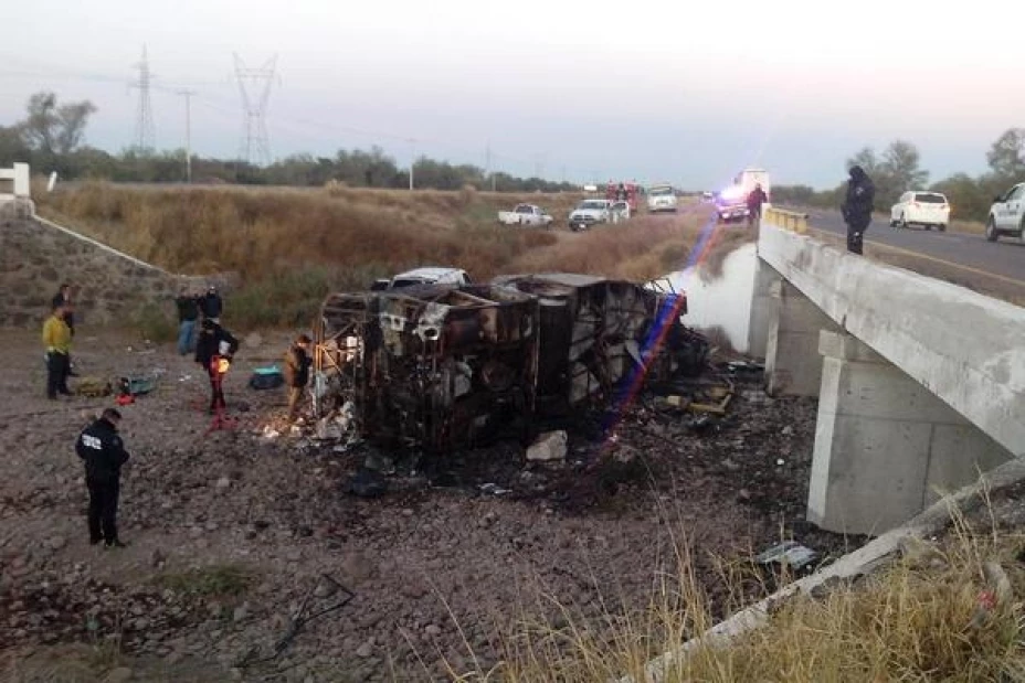 El accidente ocurrió a unos 44 kilómetros de Ciudad Obregón, Sonora