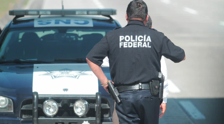 Los detenidos fueron identificados como Miguel Ángel y Noel Uriel, de 22 y 29 años, quienes junto con una tercera persona, que se dio a la fuga, mataron al contralmirante Corro.
