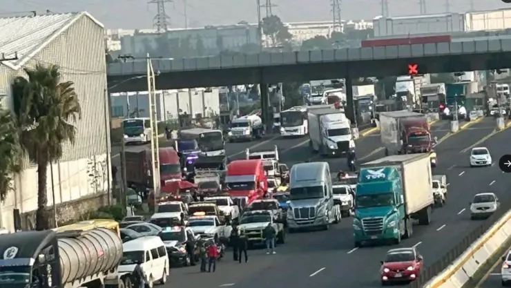 SICT autoriza permiso provisional a transportistas para circular sin placas ni engomado por 180 días