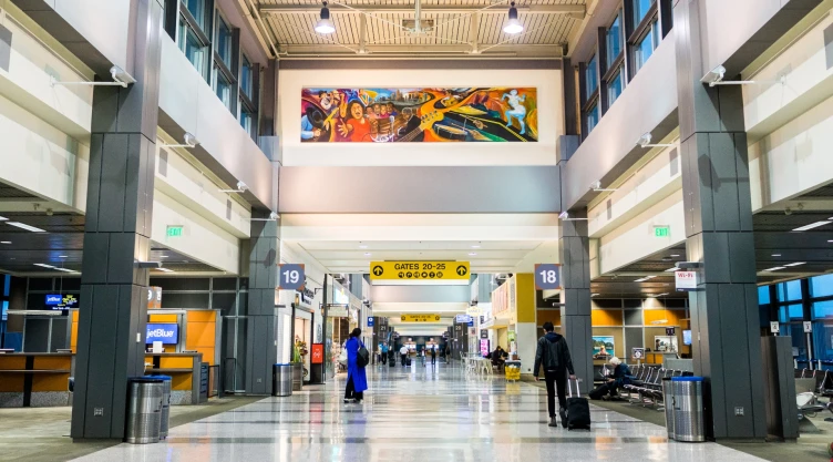 los pasillos del aeropuerto texano.