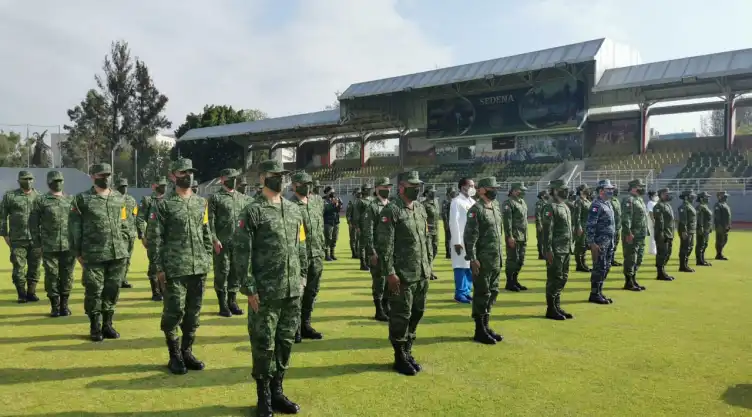 Distinción militar a pesonal médico.jpeg