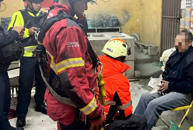 hombre es rescatado con vida arrastrado aguas negras colonia chapultepec