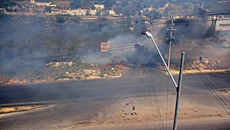 ¡Paseo Verde ARDE en llamas! Así luchan los bomberos por APAGAR fuerte incendio al poniente de Mérida; ¿ya fue apagado?