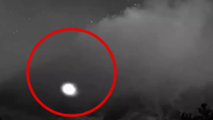 captan a ovni sobrevolando en el Popocatépetl