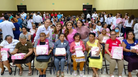 Mujeres en el sur de Quintana Roo recibieron kits con prótesis mamarias