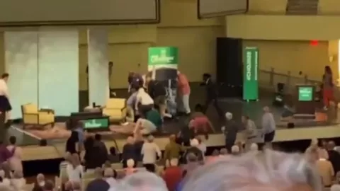 Apuñalan a Salman Rushdie