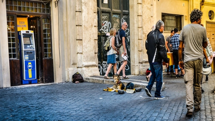 Explosivos, Cajeros y Millones, La Guerra Contra el Dinero en Efectivo