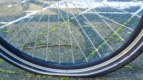 Atropellan a anciano ciclista vendedor de comida en bulevar Juan Alonso de Torres, León, martes 3 febrero 2026.png