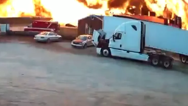 Video muestra impacto del avión de carga que se estrelló cerca del aeropuerto de Louisville