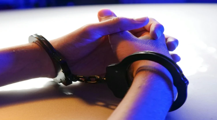 El empleado del hospital fue detenido por violación.