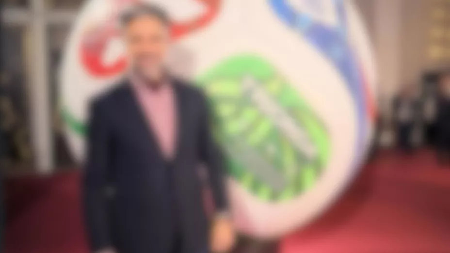 Conductor mexicano en el Sorteo Final de la Copa Mundial de la FIFA