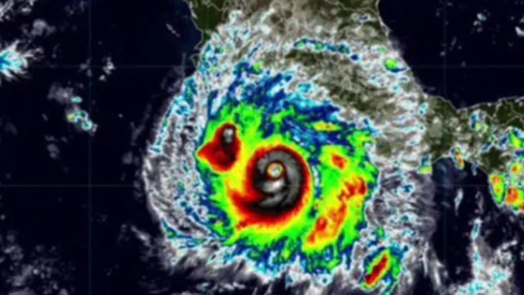 Peligro que representa el huracán “Polo” tras intensificarse nuevamente a categoría 5