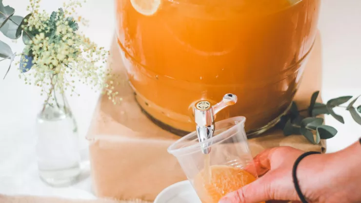 ¿Qué jugo natural y refrescante puedes consumir para mejorar tu digestión?