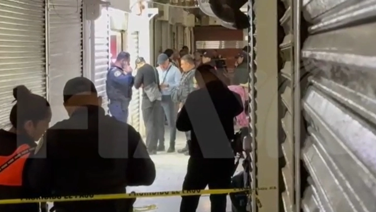 Un joven fue asesinado den un local de lentes en el Mercado de Tepito.