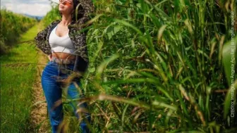 Ángela Aguilar pasto.jpg