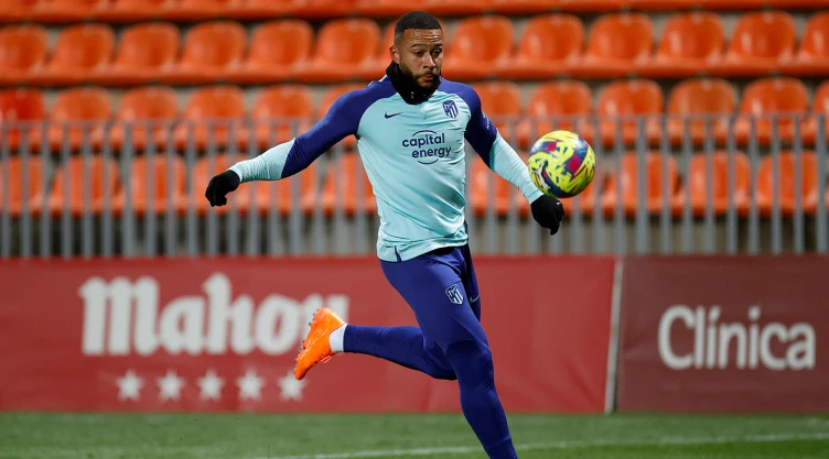 Memphis Depay entrena con el Atlético de Madrid