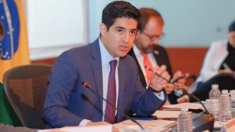 Renuncia Martín Borrego