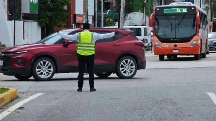 Tráfico por cierres viales en Cancún HOY 23 de octubre.jpg