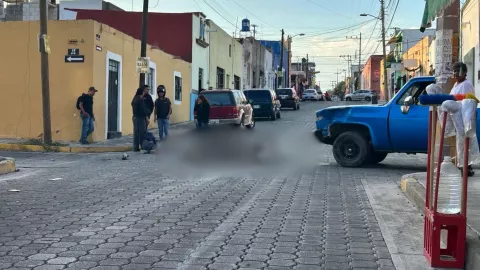 Conductor resultó herido tras accidente en calles del centro de Atlixco hoy: hay cierre y tráfico