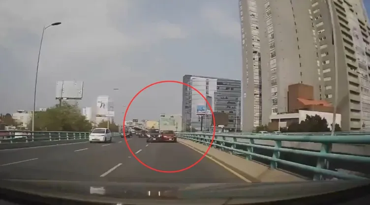 VIDEO: Graban cómo operan montachoques en el segundo piso de Periférico