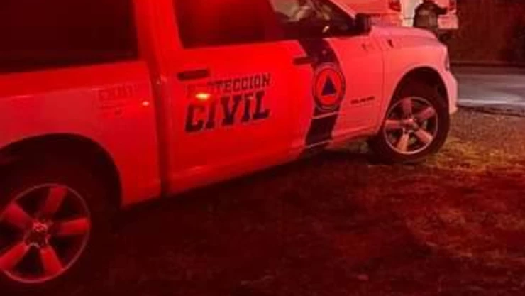 Conductor muere prensado en su camioneta tras volcadura en la carretera Salvatierra-Celaya