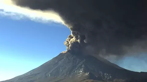 volc&aacute;n popocat&eacute;petl  fumarola 27 de febrero