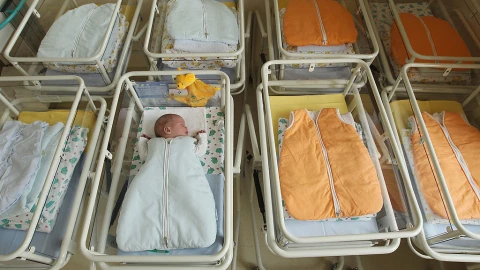 Hombre encuentra cadáveres de 3 bebés en el ropero de su esposa muerta